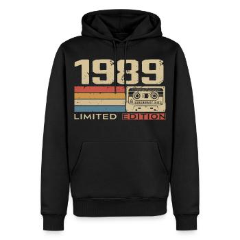 Legenden 1989 Jahrgang 1989 Jubiläum Jahrgang 1989 - Männer Premium Bio Hoodie - Schwarz - Vorne - Nico (187cm)