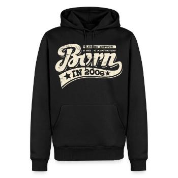 Né en 2006 - Anniversaire - Édition limitée - Sweat à capuche Premium bio Homme - noir - Devant - Nico (187cm)