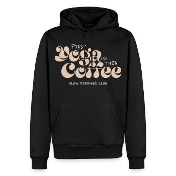 Yoga zuerst, Kaffee danach - Männer Premium Bio Hoodie - Schwarz - Vorne - Nico (187cm)
