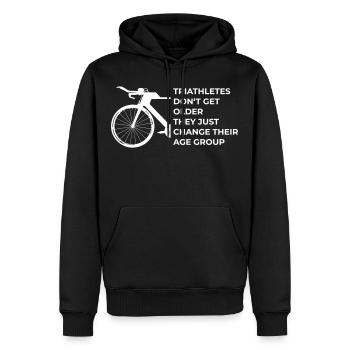 Triathleten werden nicht älter - Männer Premium Bio Hoodie - Schwarz - Vorne - Nico (187cm)