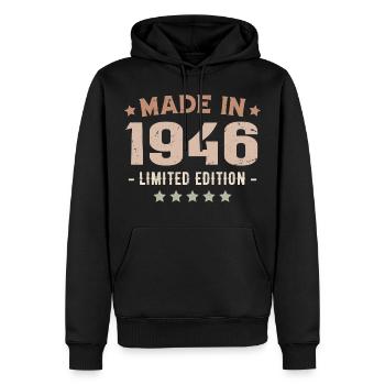 Lavet i 1946 Jubilæumsgave 1946 Årgang 1946 - Herre Premium økologisk hoodie - sort - Foran - Nico (187cm)