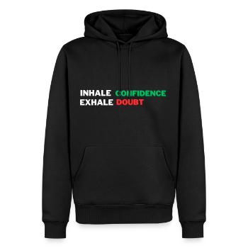 T-shirt de motivation « Inhale Confidence, Exhale Doubt. » - Sweat à capuche Premium bio Homme - noir - Devant - Nico (187cm)