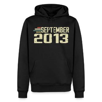 September 2013 Vintage Geschenkidee September 2013 - Männer Premium Bio Hoodie - Schwarz - Vorne - Nico (187cm)