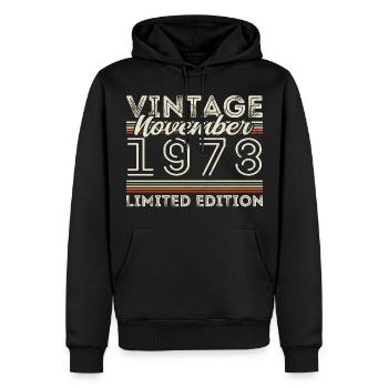 Né en novembre 1978 Date de naissance : novembre 1978 - Sweat à capuche Premium bio Homme - noir - Devant - Nico (187cm)