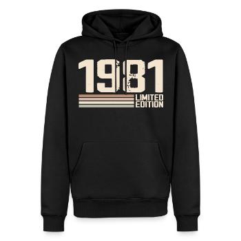 1981 Jahrgang 1981 Geburtstag 1981 Retro 1981 - Männer Premium Bio Hoodie - Schwarz - Vorne - Nico (187cm)