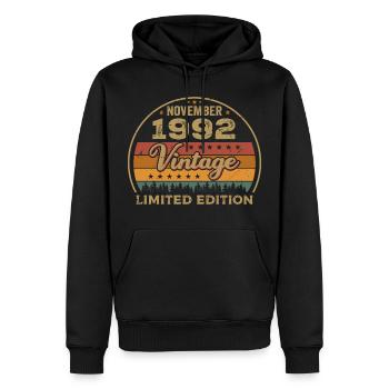 Novembre 1992 - Cadeau d’anniversaire Novembre 1992 - Sweat à capuche Premium bio Homme - noir - Devant - Nico (187cm)
