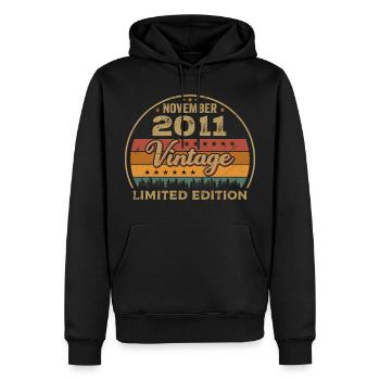 November 2011 - Geburtstagsgeschenk November 2011 - Männer Premium Bio Hoodie - Schwarz - Vorne - Nico (187cm)