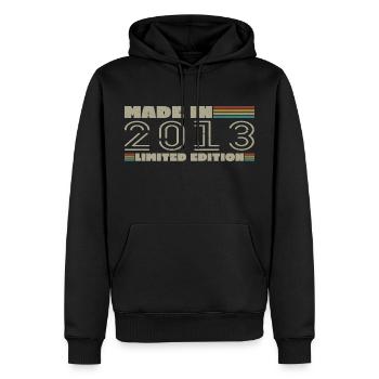 Jahrgang 2013 2013 Geburtstagsgeschenk Jahrgang 2013 - Männer Premium Bio Hoodie - Schwarz - Vorne - Nico (187cm)