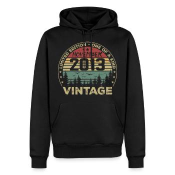 Novembre 2013 Cadeau Vintage - Né en Novembre 2013 - Sweat à capuche Premium bio Homme - noir - Devant - Nico (187cm)