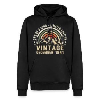 Dezember 1941 - Ausgezeichnet seit Dezember 1941 - Männer Premium Bio Hoodie - Schwarz - Vorne - Nico (187cm)