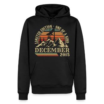 Vintage Décembre 2015, Génial Depuis Décembre 2015 - Sweat à capuche Premium bio Homme - noir - Devant - Nico (187cm)