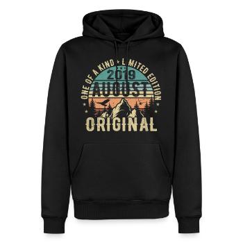 August 2019 - Geboren Im August 2019 - Geburtstags - Männer Premium Bio Hoodie - Schwarz - Vorne - Nico (187cm)
