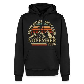Né en Novembre 1984 - Anniversaire Novembre 1984 - Sweat à capuche Premium bio Homme - noir - Devant - Nico (187cm)