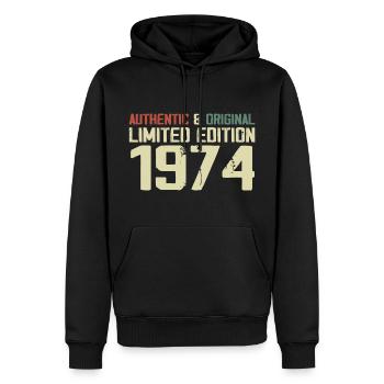 1974 Geburtstagsgeschenk 1974 Jahrgang 1974 Retro - Männer Premium Bio Hoodie - Schwarz - Vorne - Nico (187cm)