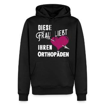 Diese Frau liebt ihren Orthopäden - Männer Premium Bio Hoodie - Schwarz - Vorne - Nico (187cm)