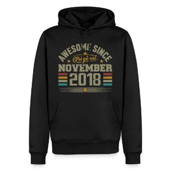 November 2018 Geburtstagsgeschenk | November 2018 - Männer Premium Bio Hoodie - Schwarz - Vorne - Nico (187cm)