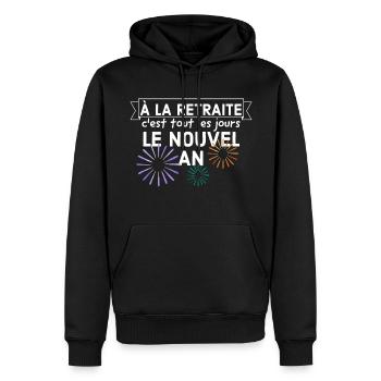 À la retraite c'est tout les jours le nouvel an. - Sweat à capuche Premium bio Homme - noir - Devant - Nico (187cm)