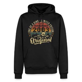 Jahrgang November 2003 Retro Geschenk November 2003 - Männer Premium Bio Hoodie - Schwarz - Vorne - Nico (187cm)