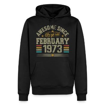 Février 1973 Cadeau 52e Anniversaire, Février 1973 - Sweat à capuche Premium bio Homme - noir - Devant - Nico (187cm)