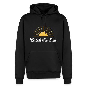 Spruch "Catch the sun" – Sonne im Sommer - Männer Premium Bio Hoodie - Schwarz - Vorne - Nico (187cm)