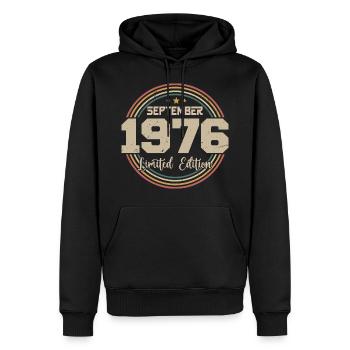 Cadeau Septembre 1976 September Birthday Gift 1976 - Sweat à capuche Premium bio Homme - noir - Devant - Nico (187cm)