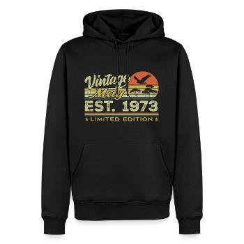 Anniversaire Mai 1973, nés en mai 1973 - May 1973 - Sweat à capuche Premium bio Homme - noir - Devant - Nico (187cm)