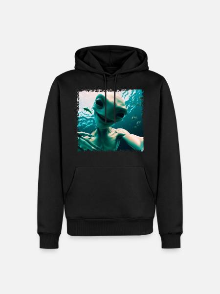 Alien Selfie - Underwater Adventure - Men’s Premium Organic Hoodie - black