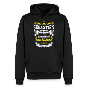 SÉBASTIEN UN NOM UNE FIERTÉ AUCUN RIVAL - Sweat à capuche Premium bio Homme - noir - Devant - Nico (187cm)