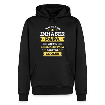 INHABER PAPA: GEBURTSTAG, VATERTAG, WEIHNACHTEN - Männer Premium Bio Hoodie - Schwarz - Vorne - Nico (187cm)