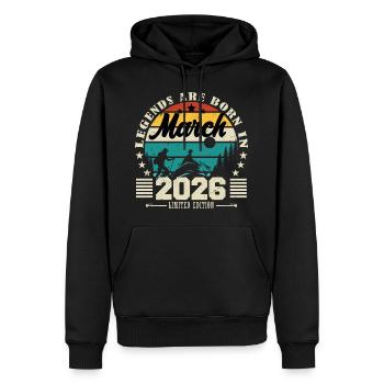 März 2026. Geburtstagsgeschenk März 2026. - Männer Premium Bio Hoodie - Schwarz - Vorne - Nico (187cm)