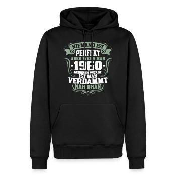 1960 geboren 60 Jahre Geburtstaggeschenk - Männer Premium Bio Hoodie - Schwarz - Vorne - Nico (187cm)