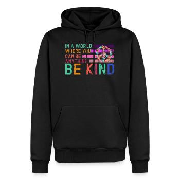 In einer Welt, in der du alles sein kannst, sei freundlich - Männer Premium Bio Hoodie - Schwarz - Vorne - Nico (187cm)