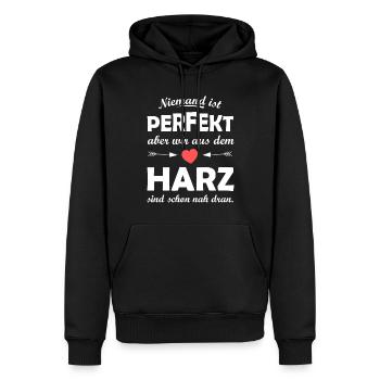 Zuhause im Harz - Männer Premium Bio Hoodie - Schwarz - Vorne - Nico (187cm)