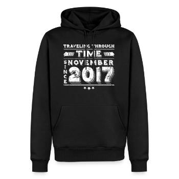 Vintage Zeitreise Geburtstags Design November 2017 - Männer Premium Bio Hoodie - Schwarz - Vorne - Nico (187cm)