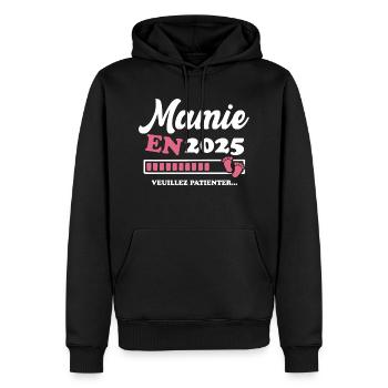 Mamie en 2025 Humour Cadeau - Sweat à capuche Premium bio Homme - noir - Devant - Nico (187cm)