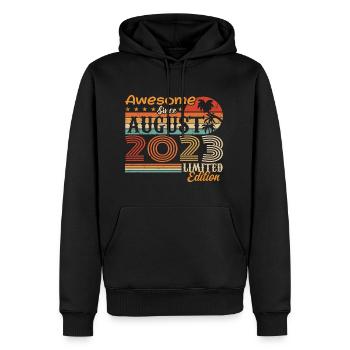 2023 August Geschenkidee August 2023 - Männer Premium Bio Hoodie - Schwarz - Vorne - Nico (187cm)