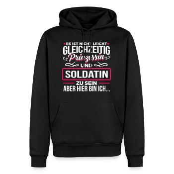 SOLDATIN - Prinzessin - Männer Premium Bio Hoodie - Schwarz - Vorne - Nico (187cm)