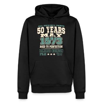 Aged to perfection Mai 973 - 50 Jahre alt - Männer Premium Bio Hoodie - Schwarz - Vorne - Nico (187cm)