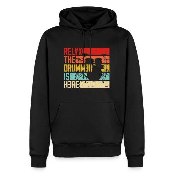 Relax the Drummer is Here - Männer Premium Bio Hoodie - Schwarz - Vorne - Nico (187cm)