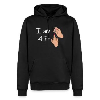 Ich bin 47 + 1 Mittelfinger-Shirt, ich bin 47 plus, - Männer Premium Bio Hoodie - Schwarz - Vorne - Nico (187cm)