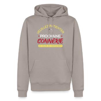 Prochaine connerie en cours cadeau papa fête des - Sweat à capuche Premium bio Homme - taupe - Devant - Nico (187cm)