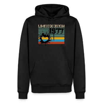 année 1977 - Sweat à capuche Premium bio Homme - noir - Devant - Nico (187cm)