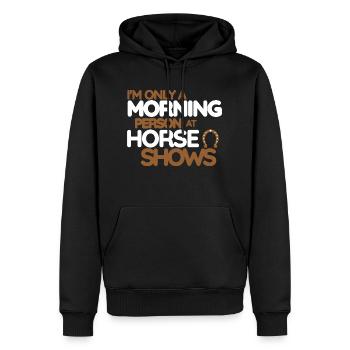Je ne suis qu’une personne équestre aux concours hippiques - Sweat à capuche Premium bio Homme - noir - Devant - Nico (187cm)