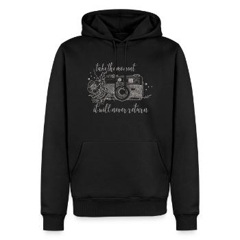 take the moment - Männer Premium Bio Hoodie - Schwarz - Vorne - Nico (187cm)