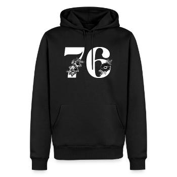 Nummer 76 Schwarze Blumen - 76. Blumengeburtstag - Männer Premium Bio Hoodie - Schwarz - Vorne - Nico (187cm)