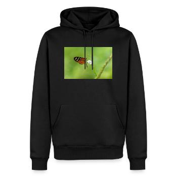 Der Schmetterling auf der Blume - Männer Premium Bio Hoodie - Schwarz - Vorne - Nico (187cm)