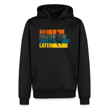 BBQ FIRST SAFETY LATER - Männer Premium Bio Hoodie - Schwarz - Vorne - Nico (187cm)