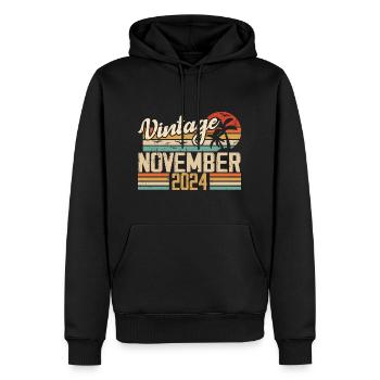Légendaire depuis novembre 2024 - Vintage 2024 - Sweat à capuche Premium bio Homme - noir - Devant - Nico (187cm)