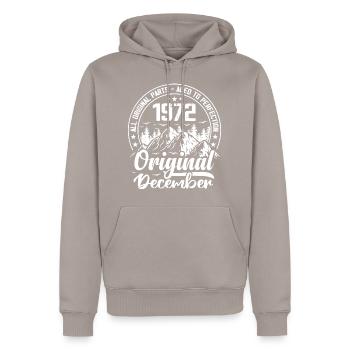 Dezember 1972 Original 52 Jahre altes Geburtstagsgeschenk - Männer Premium Bio Hoodie - Taupe - Vorne - Nico (187cm)