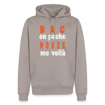 Phrase drôle, ”bac en poche’ monde me voilà. - Sweat à capuche Premium bio Homme - taupe - Devant - Nico (187cm)